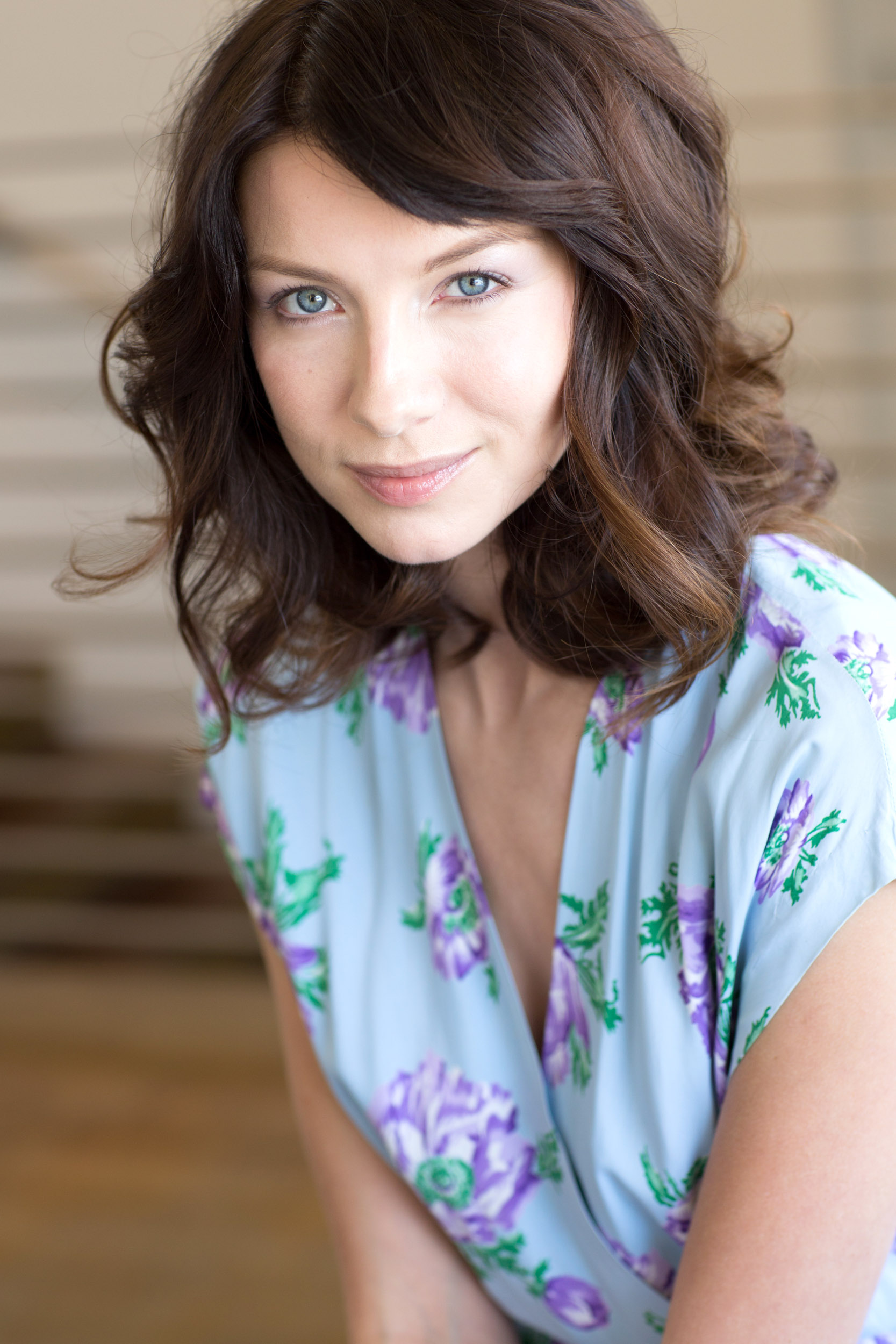 Caitriona Balfe Cast As Claire Fraser In Outlander Tv Series Outlander Tv News