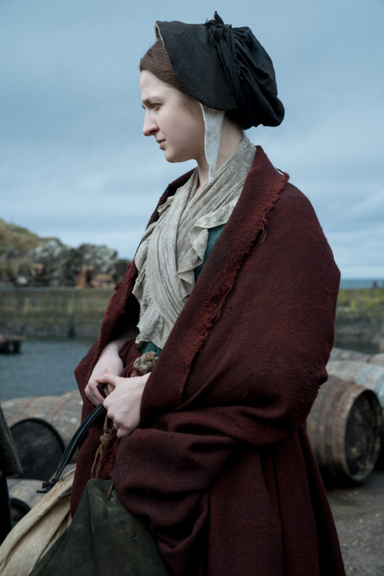 Official Photos from ‘Outlander’ Episode 407, “Down the Rabbit Hole ...